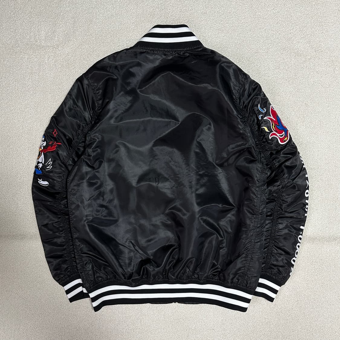 SCREENSHOT 바시티 봄버 재킷 상품이미지3