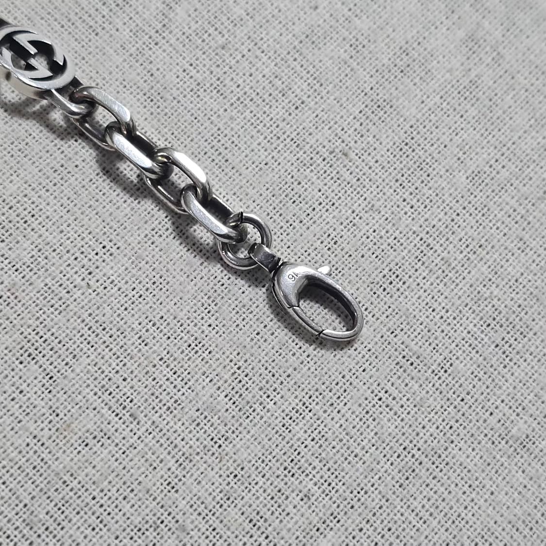 구찌 인터로킹 G 디테일 실버 팔찌 상품이미지5