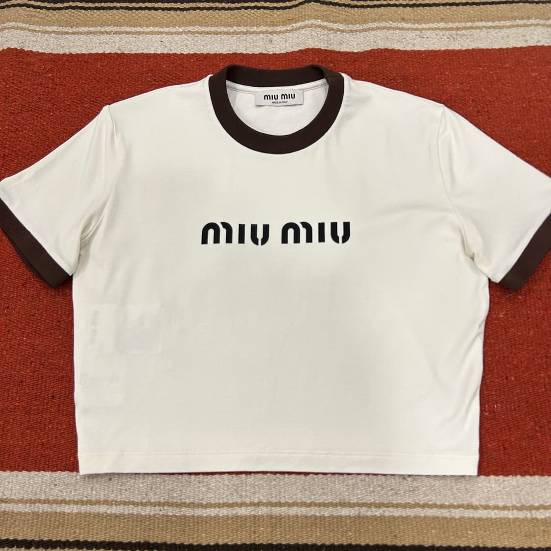미우미우 로고 크롭 반팔티 상품이미지1