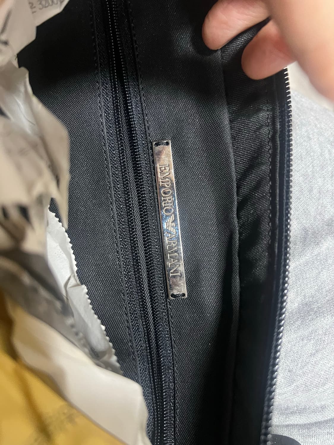 정품 아르마니 블랙 레더 볼링백 상품이미지4