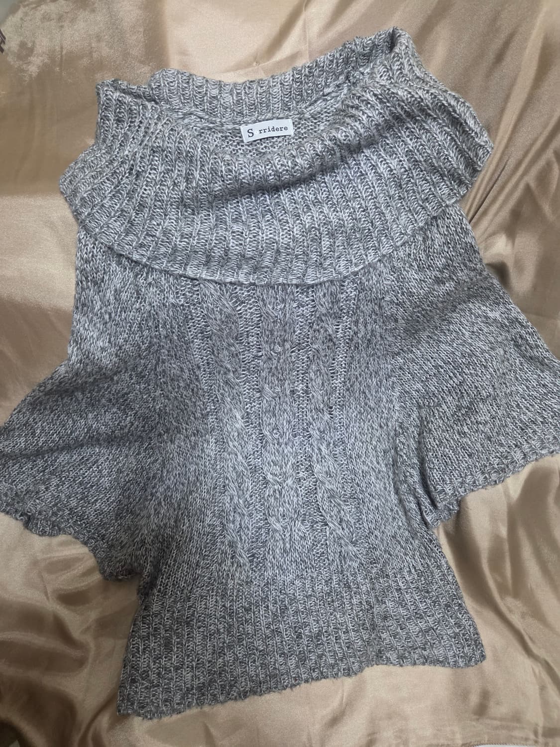 그레이 여리 니트 세미 오프숄더 상품이미지1