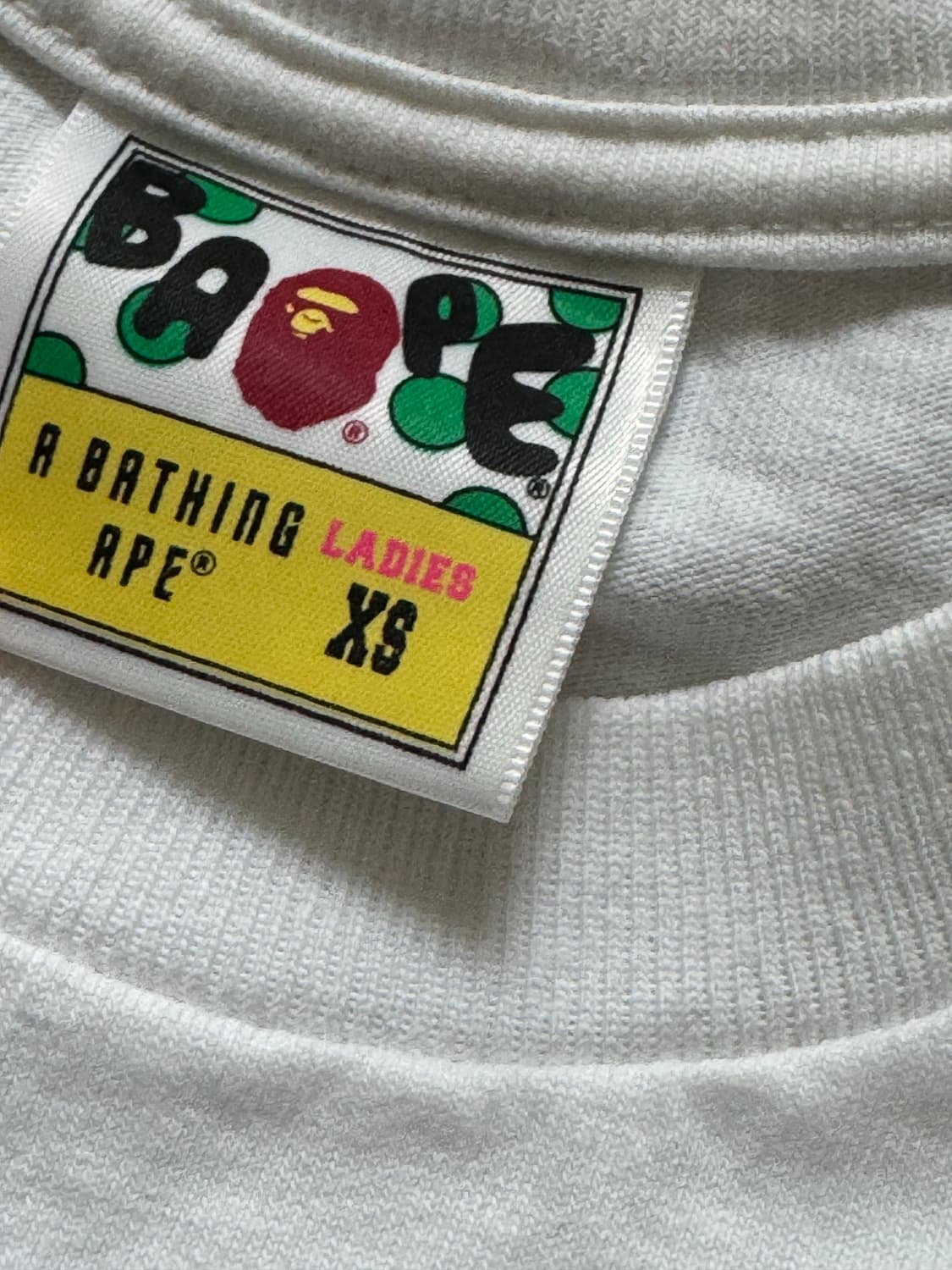 베이프 퍼스트 카모 하트 베이프 로고 티셔츠 화이트 상품이미지3