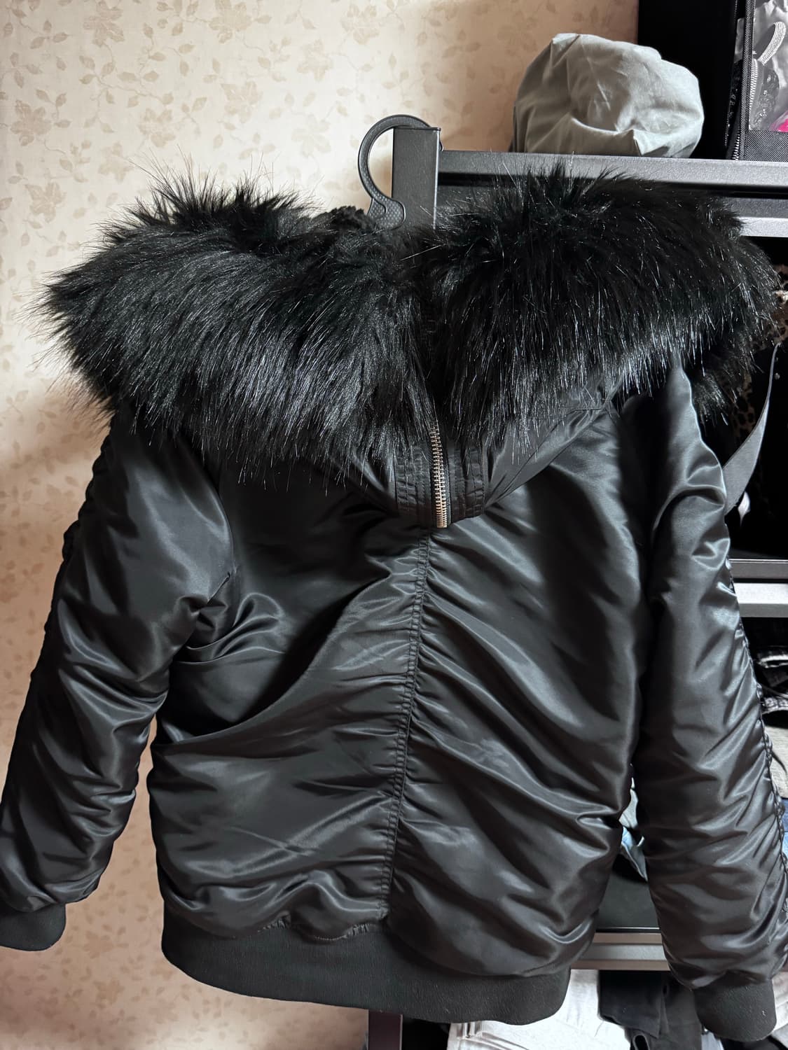 더쿠플스 블랙 퍼 후디 패딩 점퍼 상품이미지3