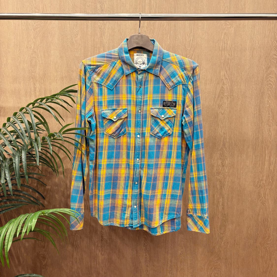 디젤 웨스턴 코튼 셔츠 체크 패턴 플랩 포켓 버튼 디테일 블루 옐로우 상품이미지1
