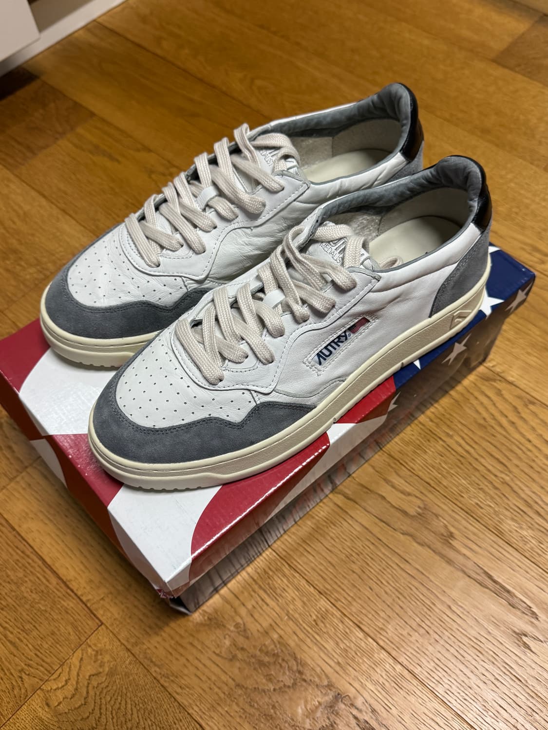 직구 새상품) 오트리 남성 그레이 화이트 블랙탭 고트스킨 운동화 43 상품이미지4