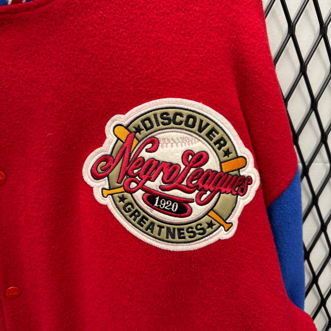 90s NLBM X 빅보이 헤드기어 바시티자켓 후면 패치 디테일 레드 상품이미지5