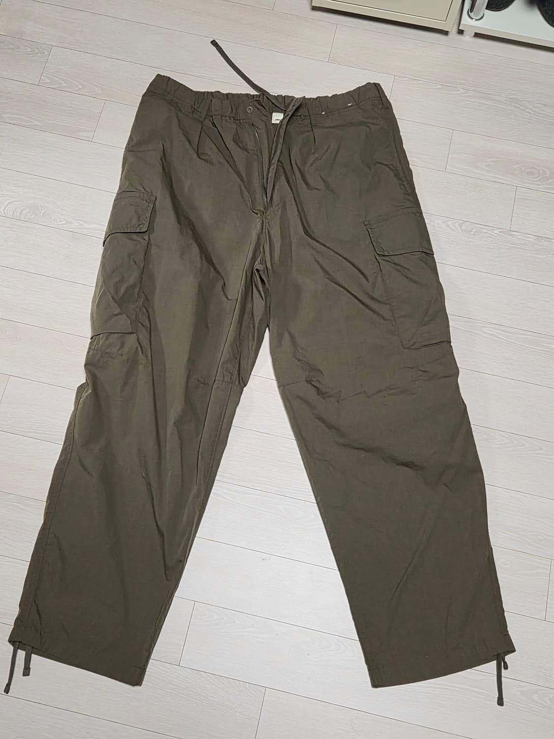 Uniqlo U 와이드 피트 파라슈트 카고 팬츠 XL 상품이미지1