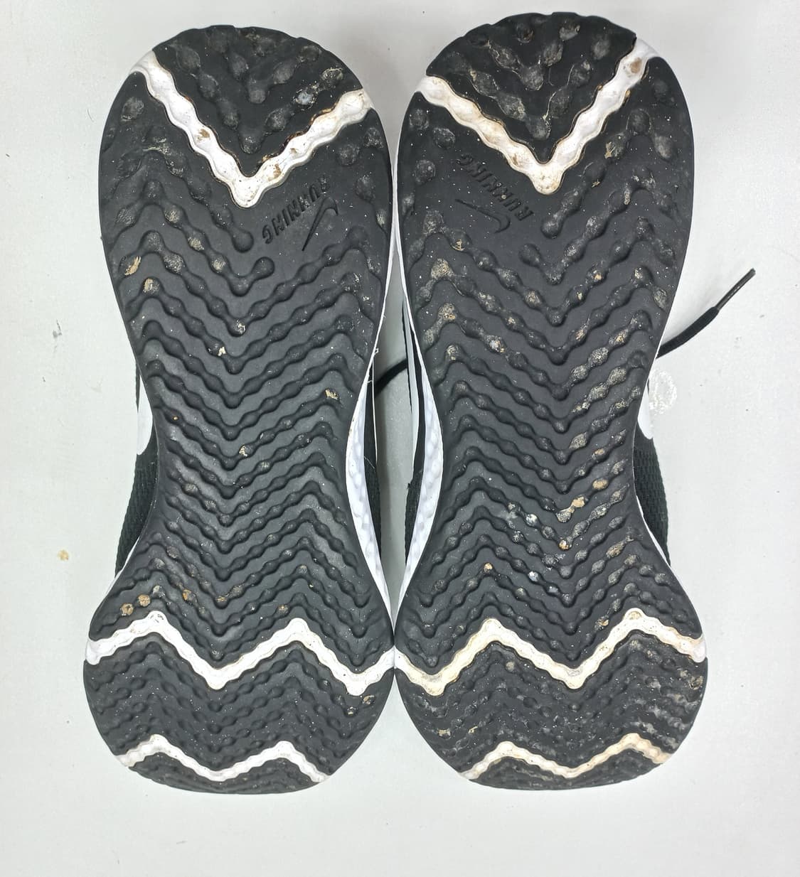 나이키 레볼루션 5  블랙/화이트 285mm 상품이미지2