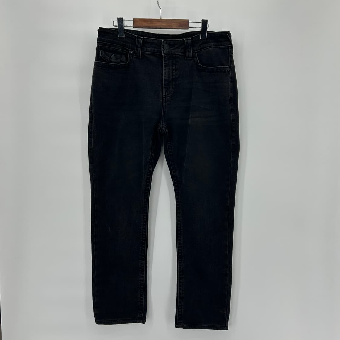 [TRUE RELIGION] 트루릴리전 워싱 블랙 데님팬츠 상품이미지2