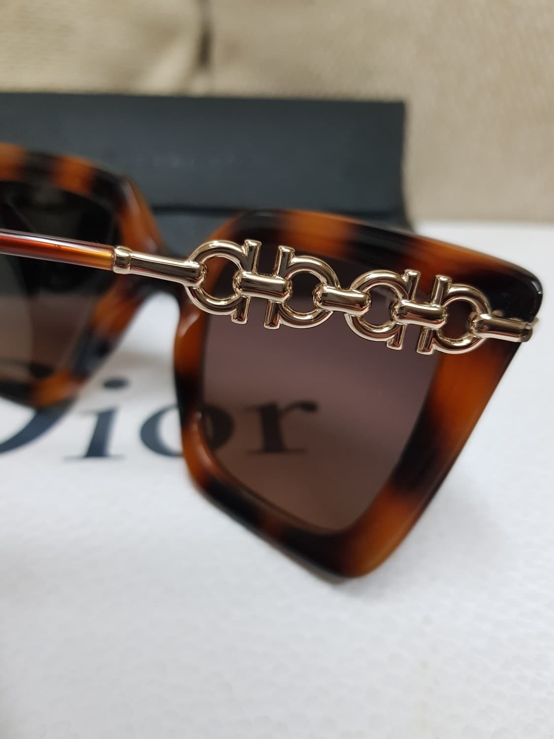 페라가모 선글라스(새상품 풀박스) 상품이미지3