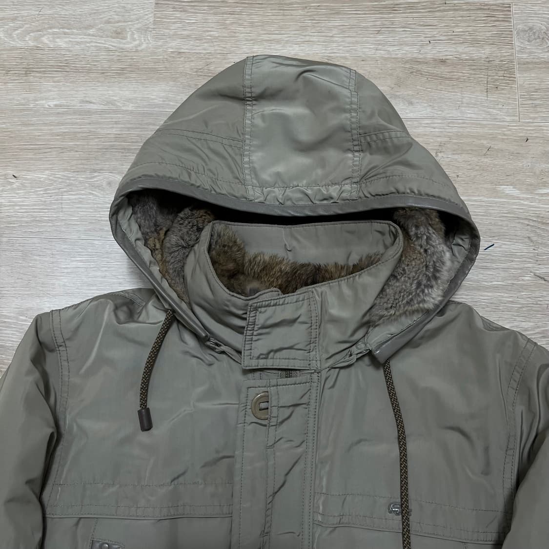 라코스테 덕다운 래빗퍼 후드 야상패딩 점퍼 [라이트 카키] XL/105 상품이미지2