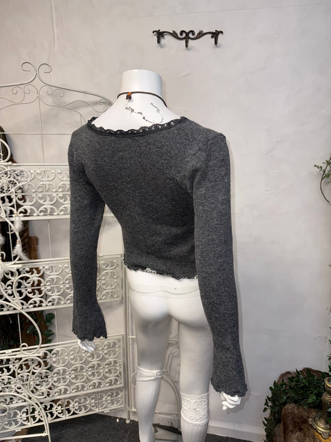 Charcoal ribbon slit crop knit 상품이미지2