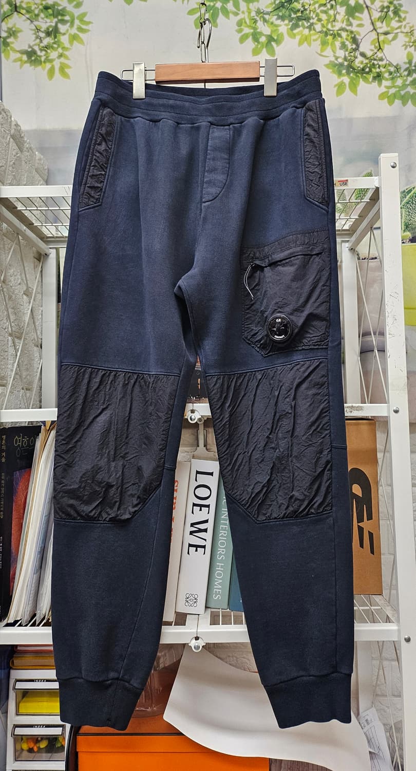 CP컴퍼니 조거팬츠 32  다이애거널 플리스 렌즈 기모 조거팬츠 MM13 상품이미지1