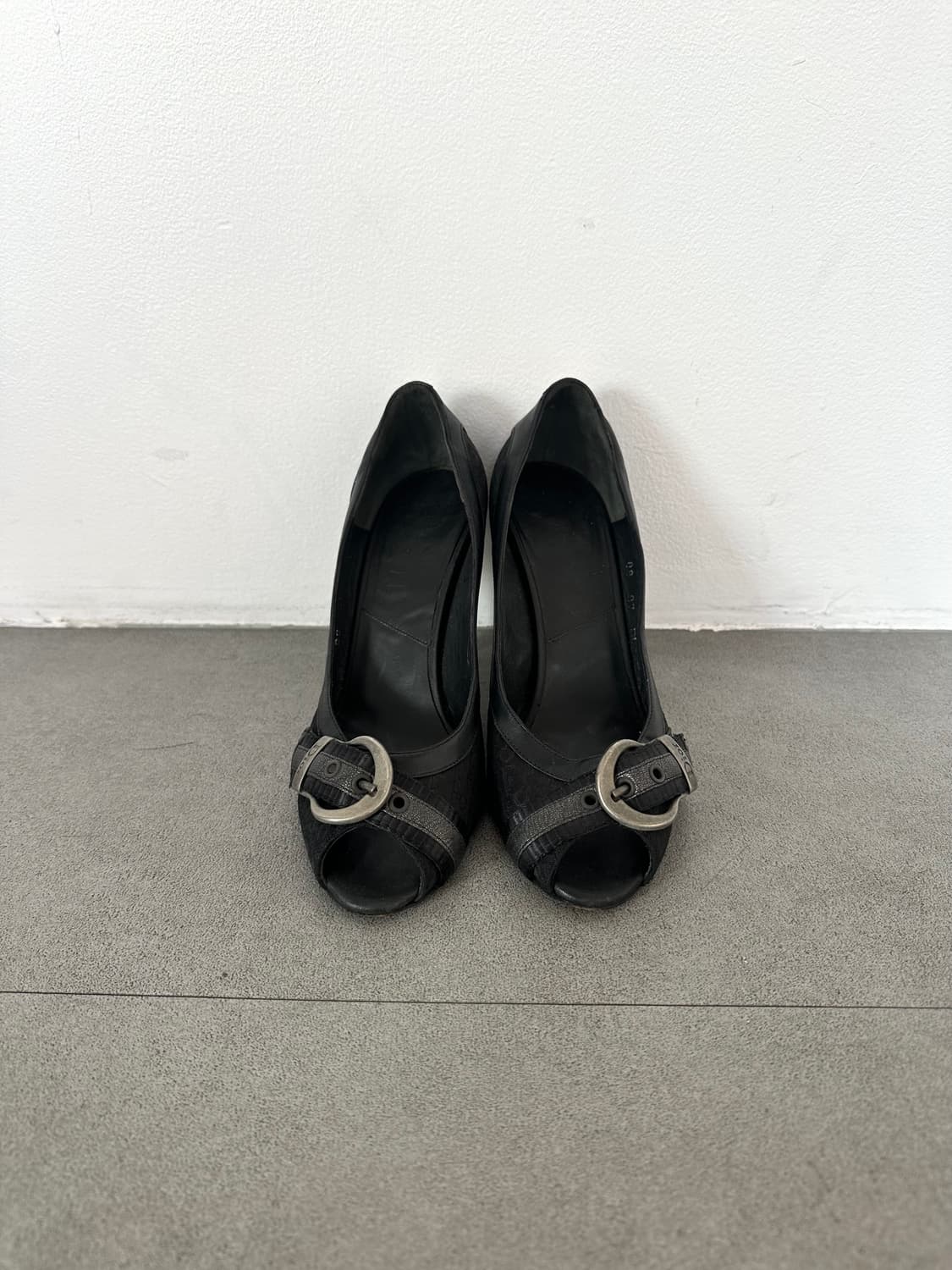 디올 존갈리아노 블랙 오블리크 버클 힐 상품이미지2