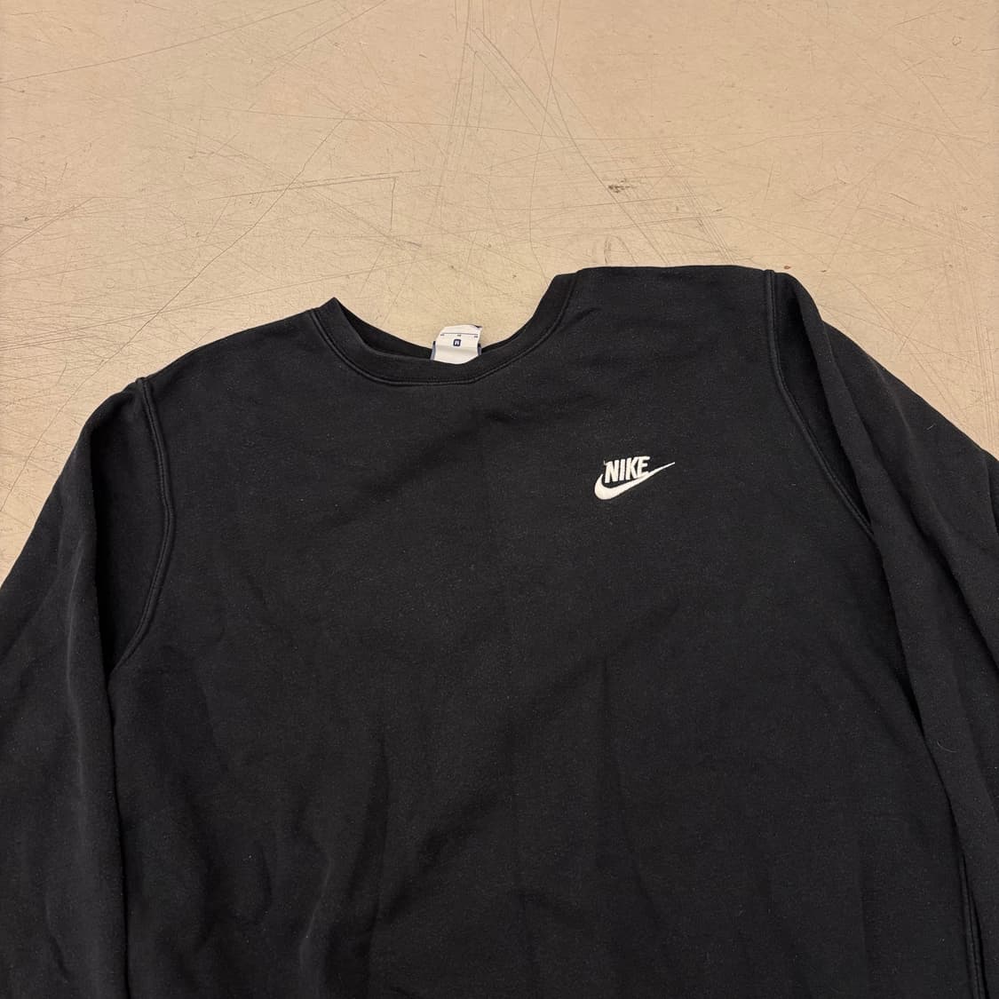 나이키 스몰로고 블랙 맨투맨 상품이미지2