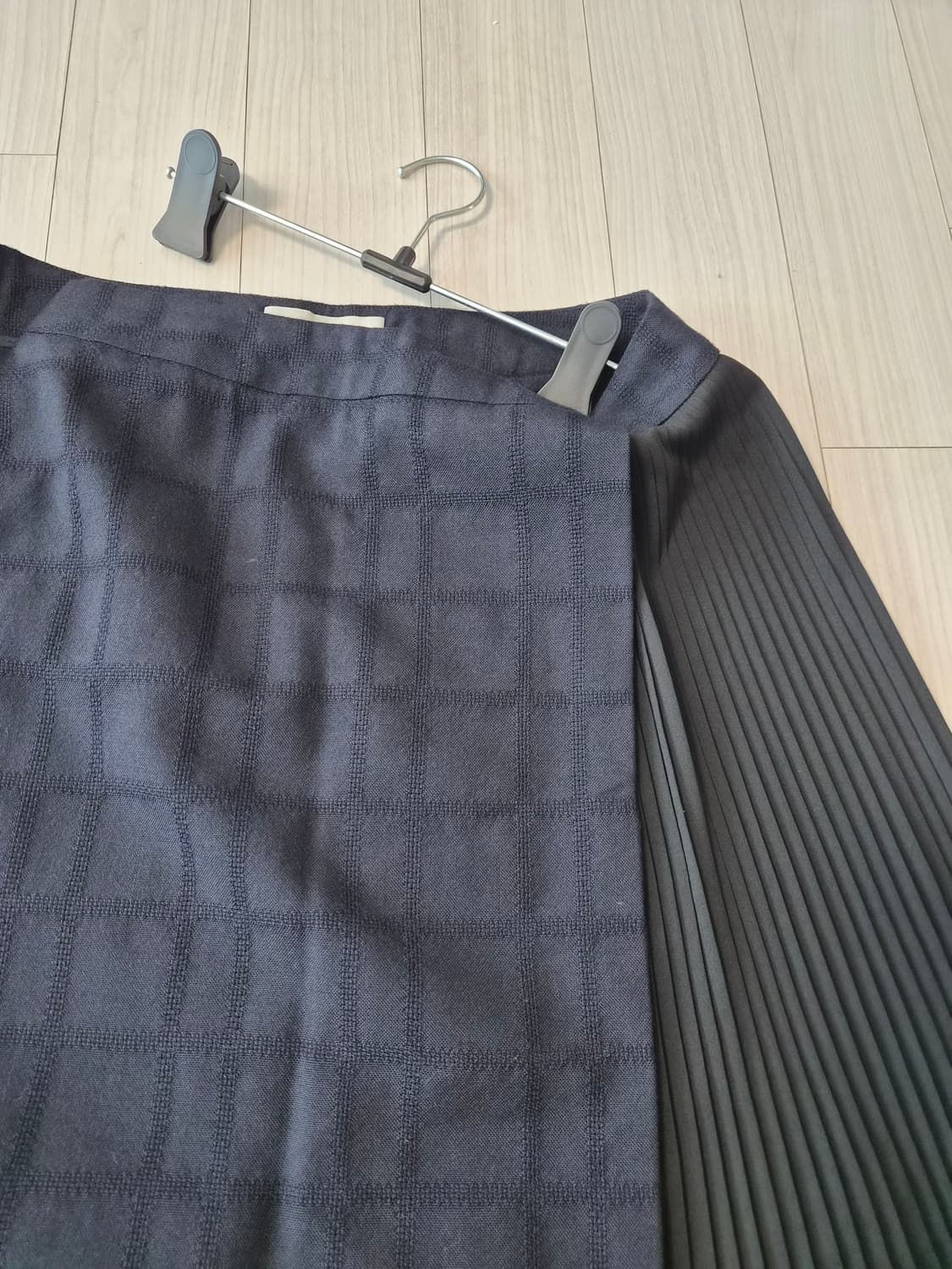 스튜디오 톰보이 아뜰리에 랩 스타일 플리츠 스커트 (네이비) 상품이미지8