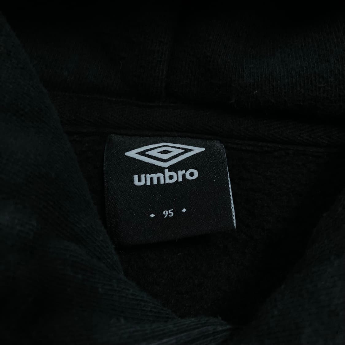 엄브로 스펠아웃 빅로고 블랙 후드티 상품이미지3