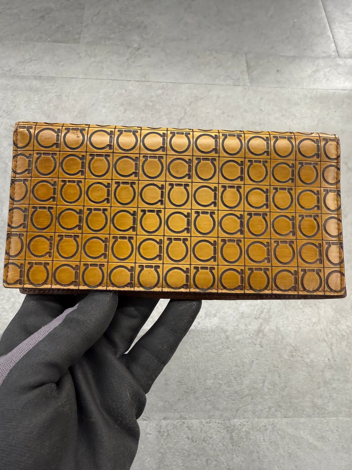 페라가모 간치니 패턴 장지갑 브라운 상품이미지4