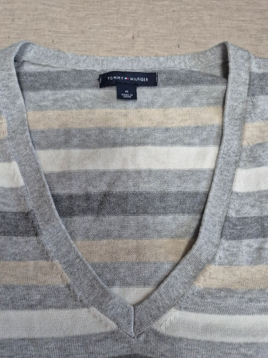타미힐피거 스트라이프 브이넥 니트 상품이미지3