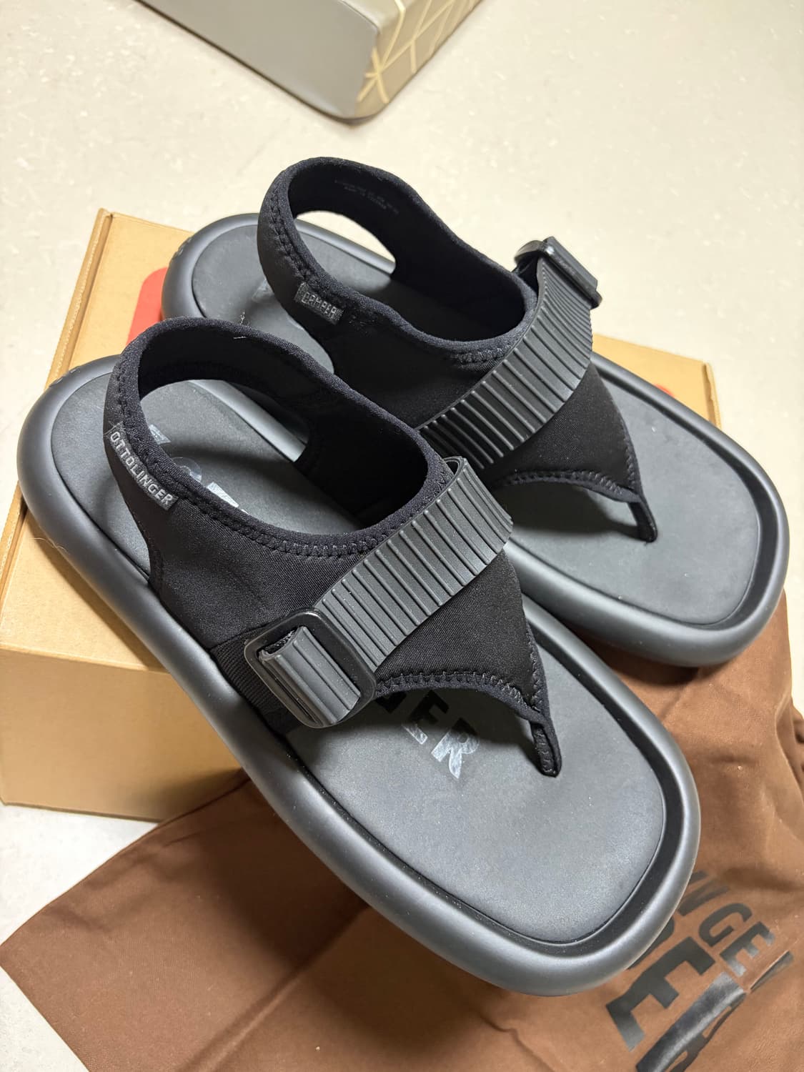 캠퍼x오토링거 타이 스트레치 샌들 블랙 상품이미지3