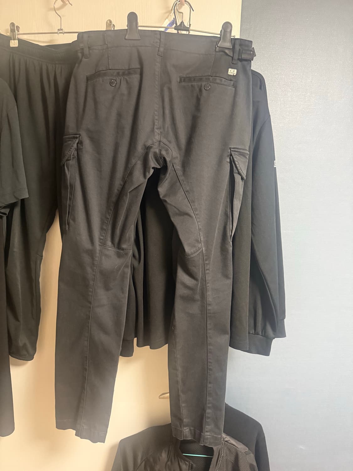 C.P. Company 블랙 색상 카고 바지 46 상품이미지2