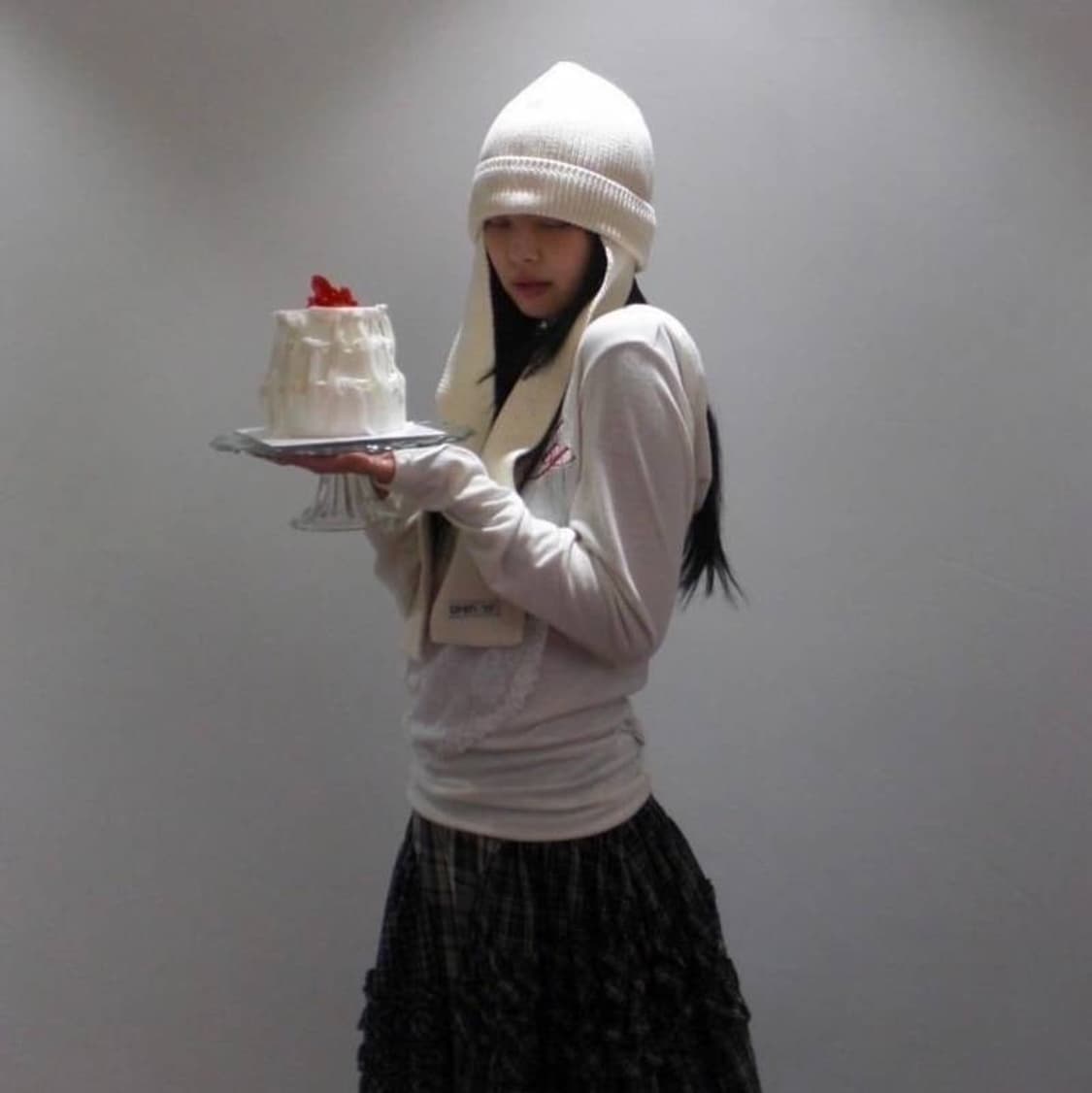 [제니 착용] 스컬프터 Casper Heart Hoodie 상품이미지2