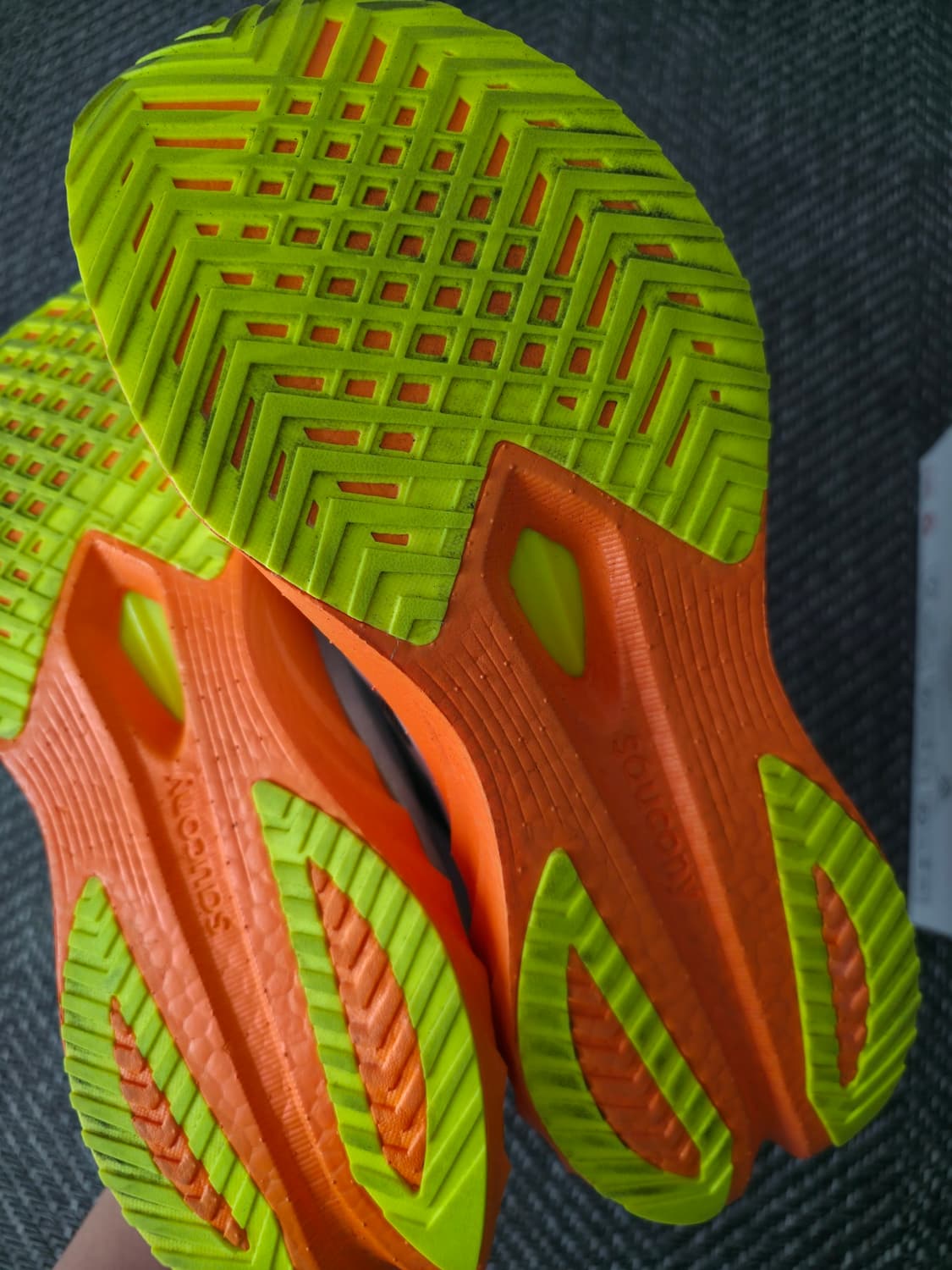 써코니 엔돌핀 스피드4 러닝화 275 상품이미지4