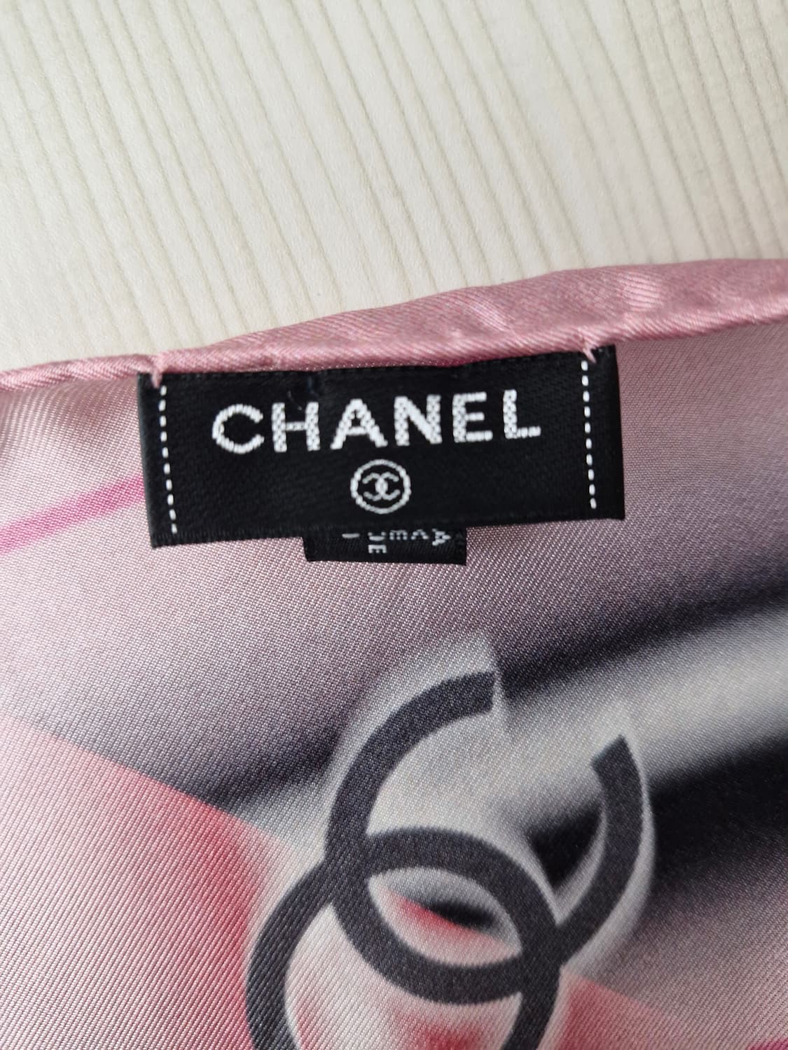 CHANEL 샤넬 실크 스카프 네온핑크(90x90) 상품이미지5