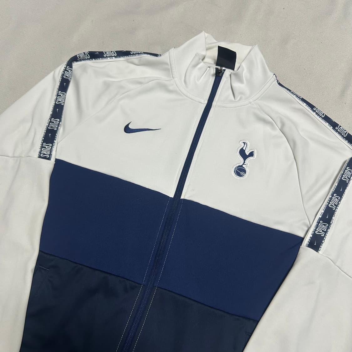 M 나이키 토트넘 화이트 트랙탑 상품이미지1