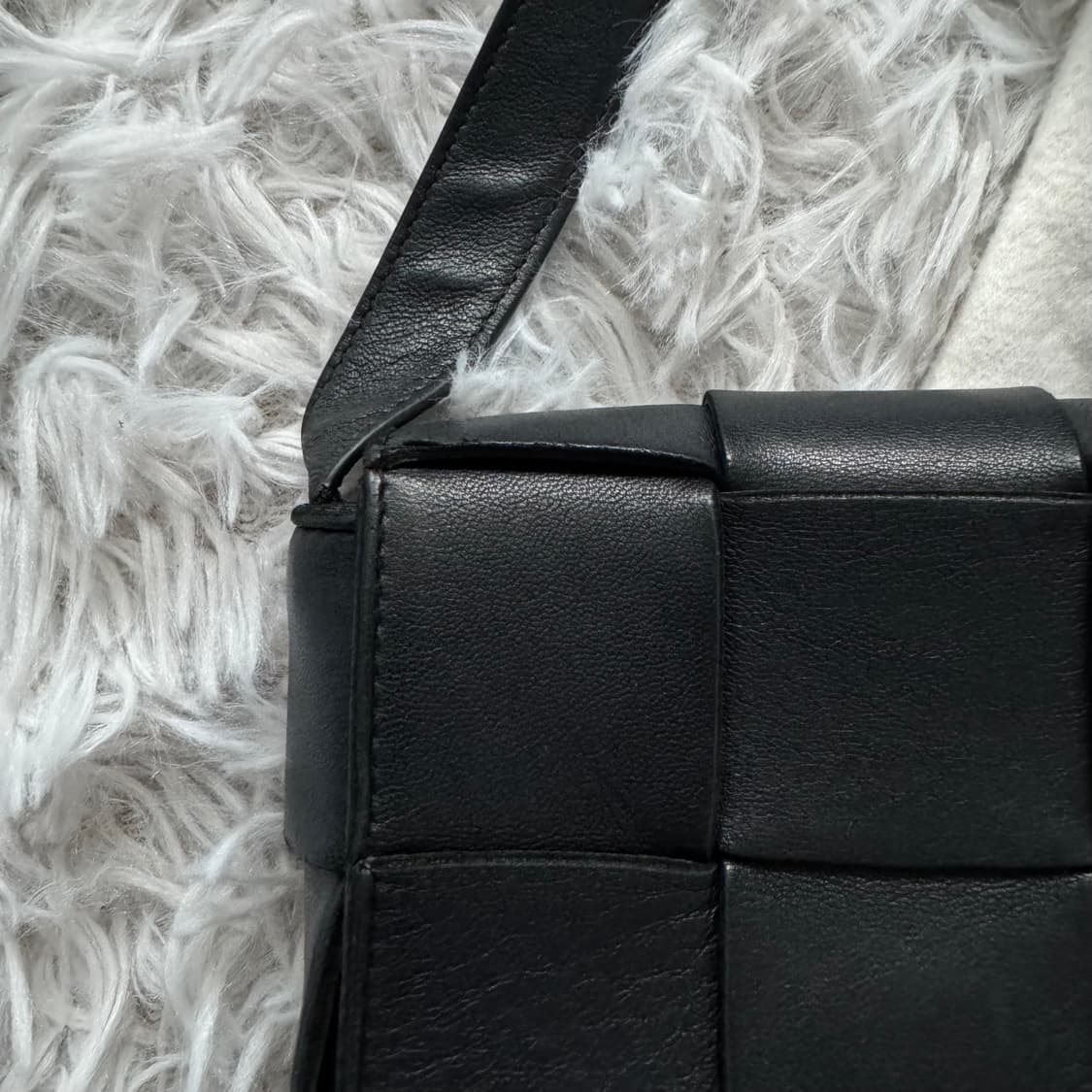 BOTTEGA VENETA 미니 레더 카세트백 블랙 보테가베네타 미니백 상품이미지1