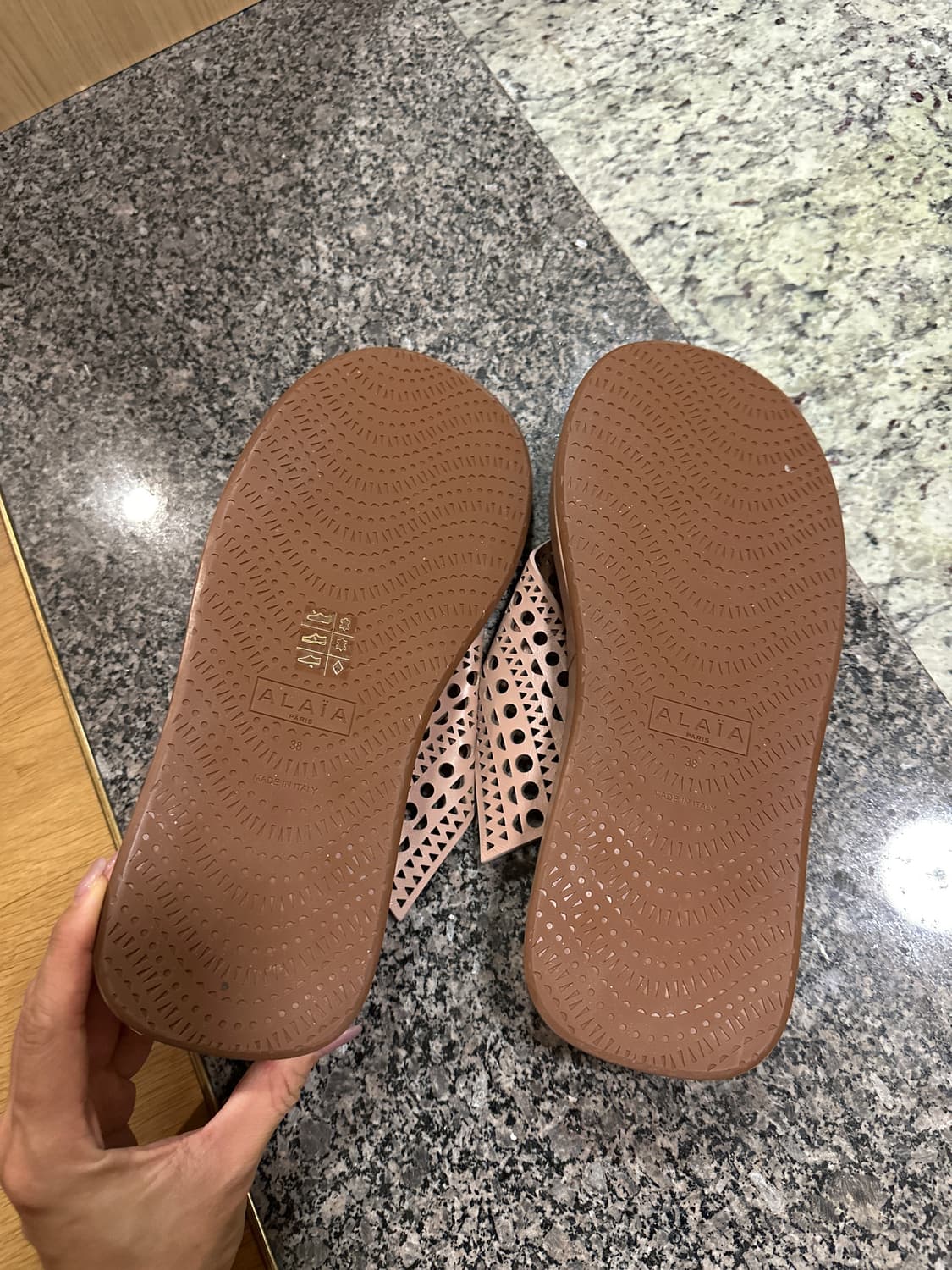 Alaia 펀칭 샌들 상품이미지4
