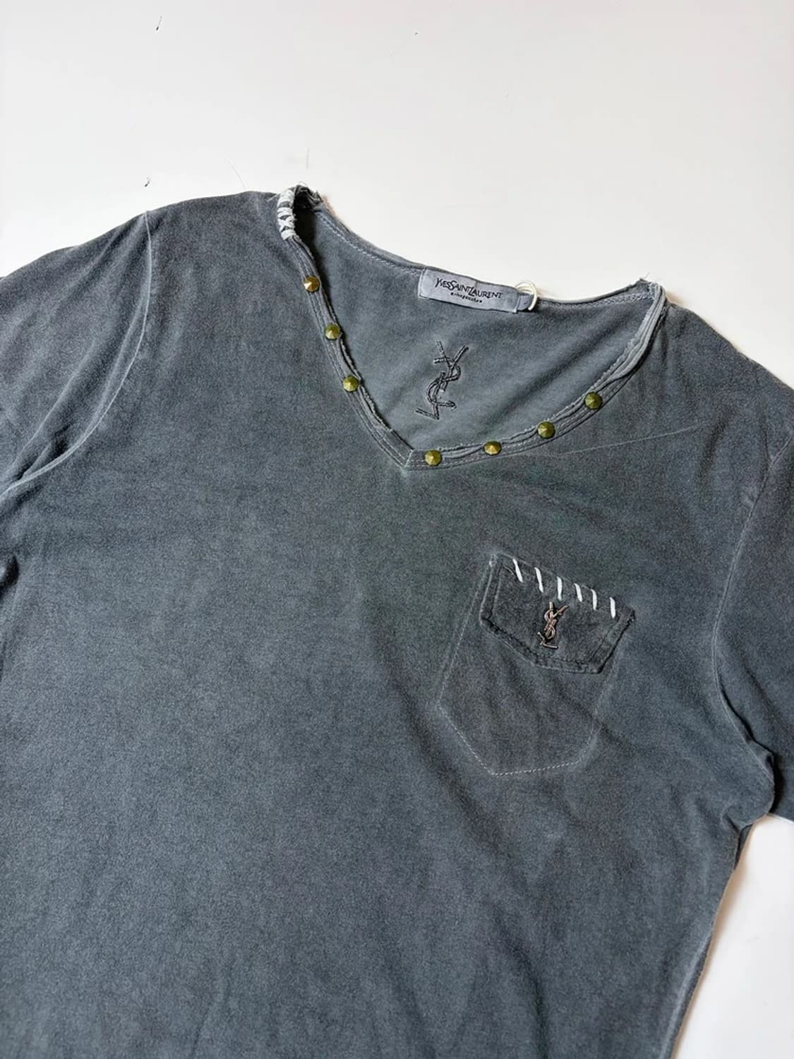 입생로랑 00's 스터드 브이넥 반팔 티셔츠 PN9572 상품이미지2