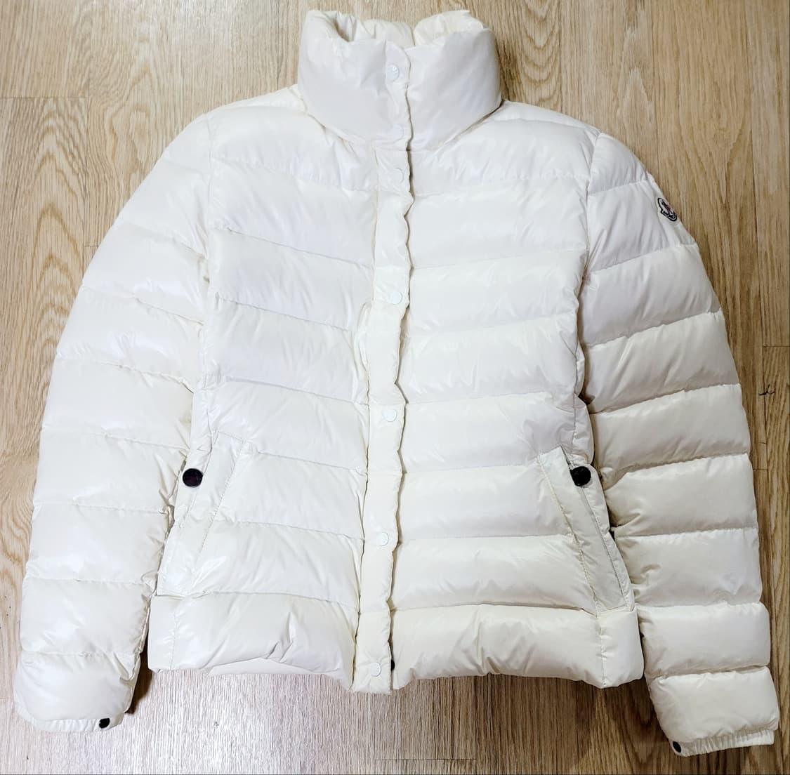 [정품] 몽클레어 패딩 아이보리 사이즈 2 (여성용) 새상품급 한정판 상품이미지6