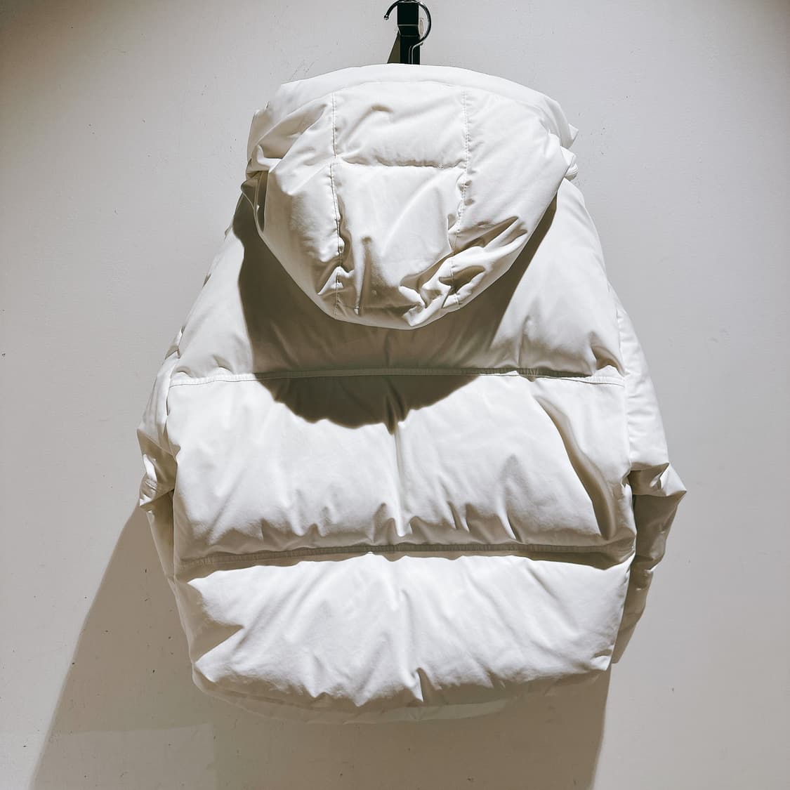 아미 남녀공용 하트로고 패치 오버사이즈 다운 점퍼 상품이미지5