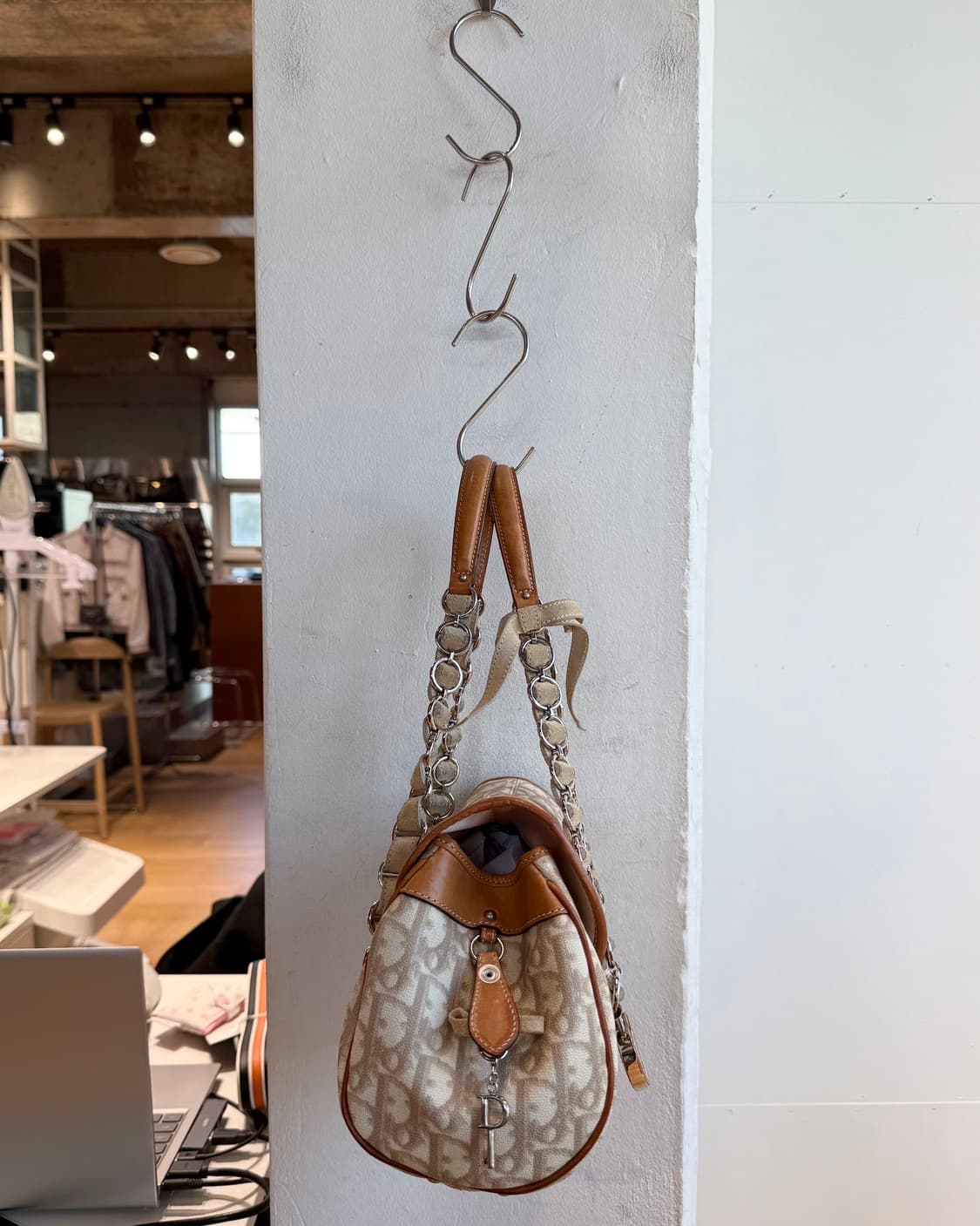 크리스찬 디올 베이지 로맨틱 트로터 숄더백  상품이미지4