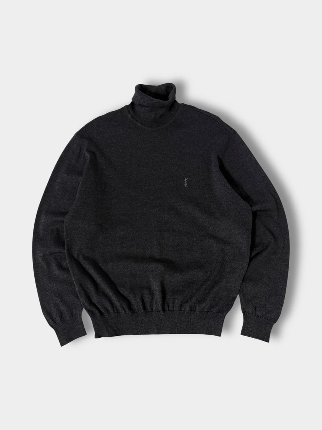 입생로랑 90’s 딥그레이 미니멀 로고 폴라 코튼 니트 상품이미지1