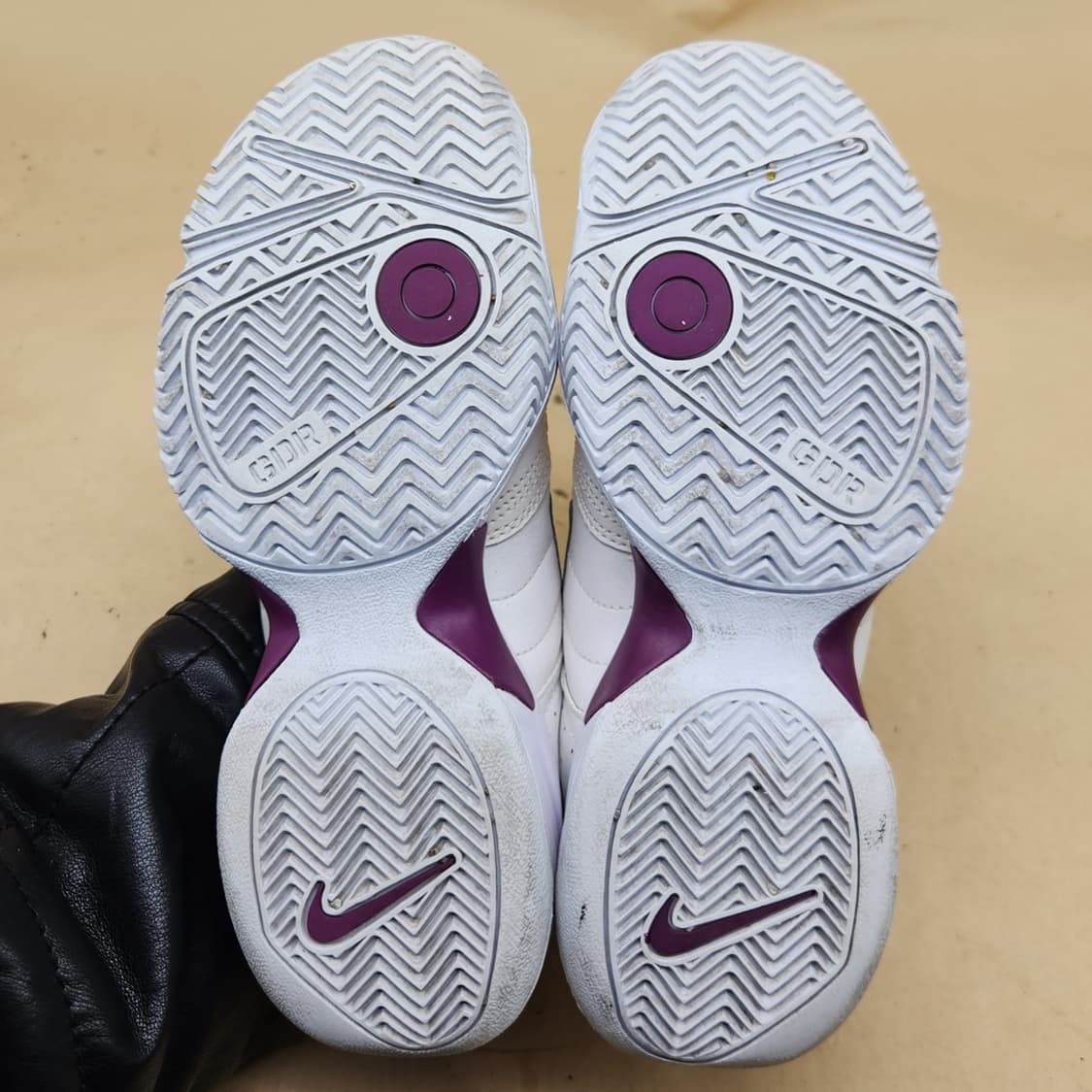 나이키 시티 코트  테니스화 240 상품이미지3