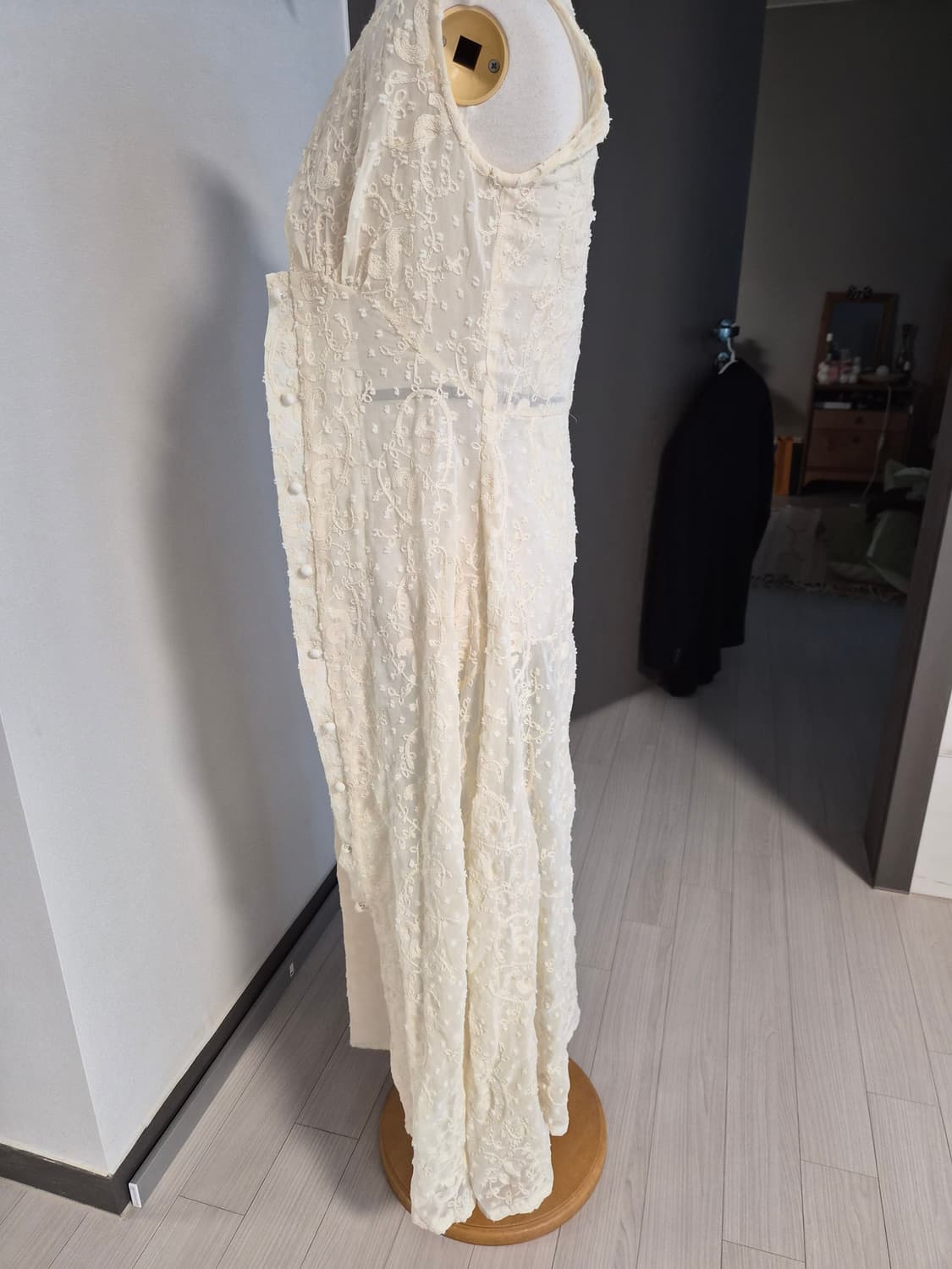 레이스 자수 레이어드 롱 로브 (화이트/아이보리) 상품이미지4