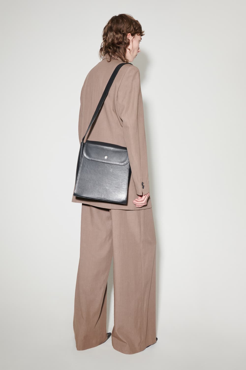 아워레가시 레더 익스텐디드 백 블랙 상품이미지7