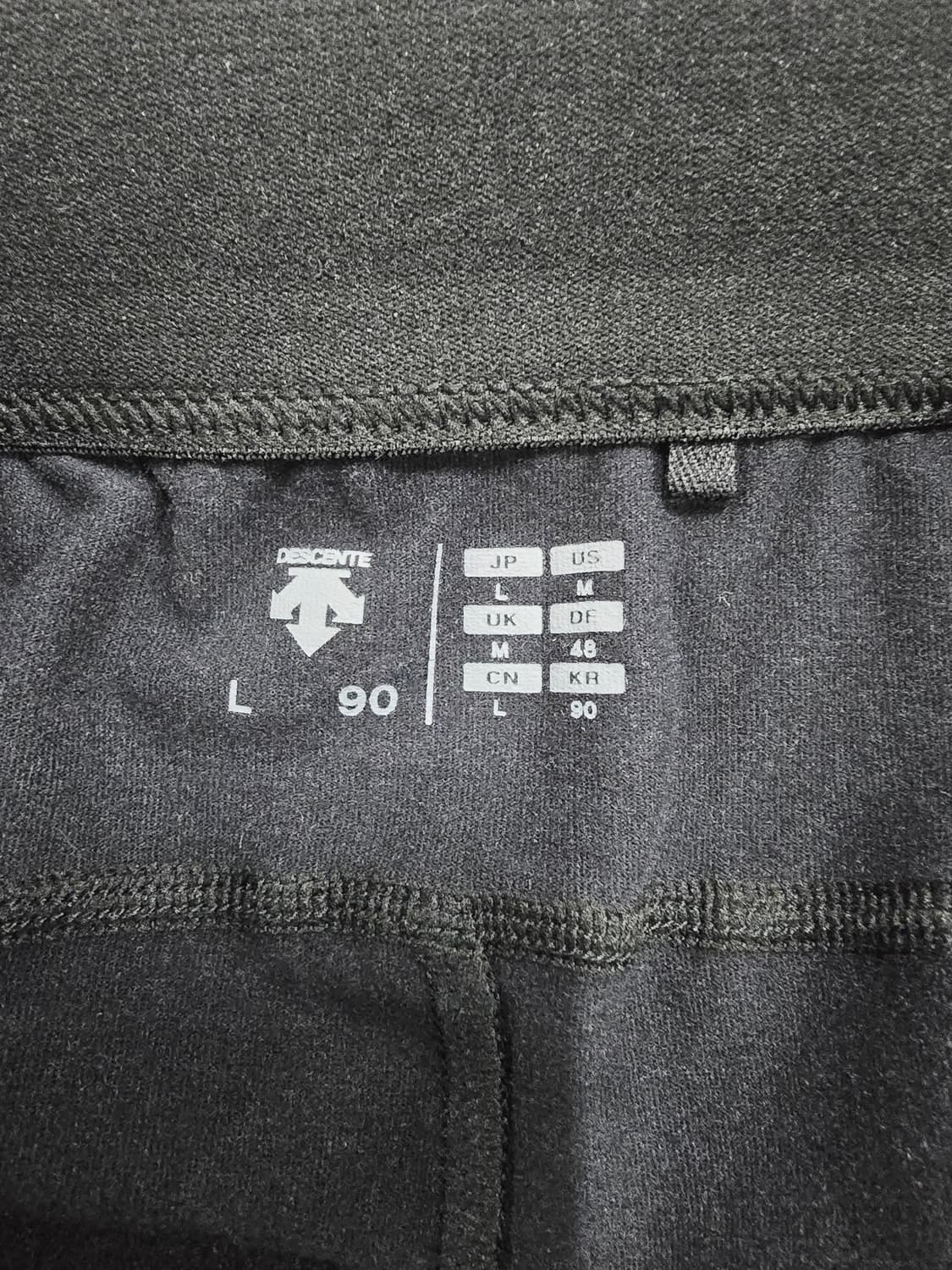 데상트 블랙 스포츠 레깅스 상품이미지8