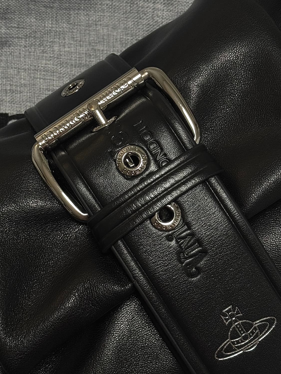 비비안웨스트우드 헤이즐 트레저 레더 숄더백 크로스백 가방 블랙 상품이미지4