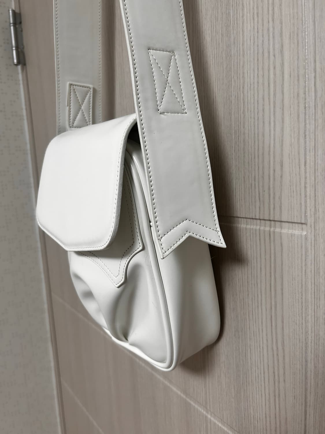 ulika santus 울리카 상투스 채리티 크로스 백 화이트 상품이미지2