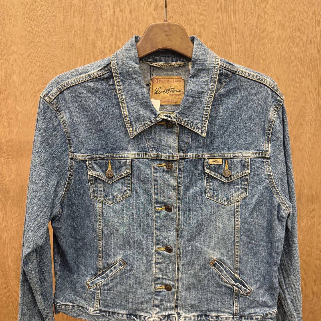리바이스 트러커 데님 자켓 워싱 스트레치 옐로우 스티치 포켓 디테일 중청 상품이미지4