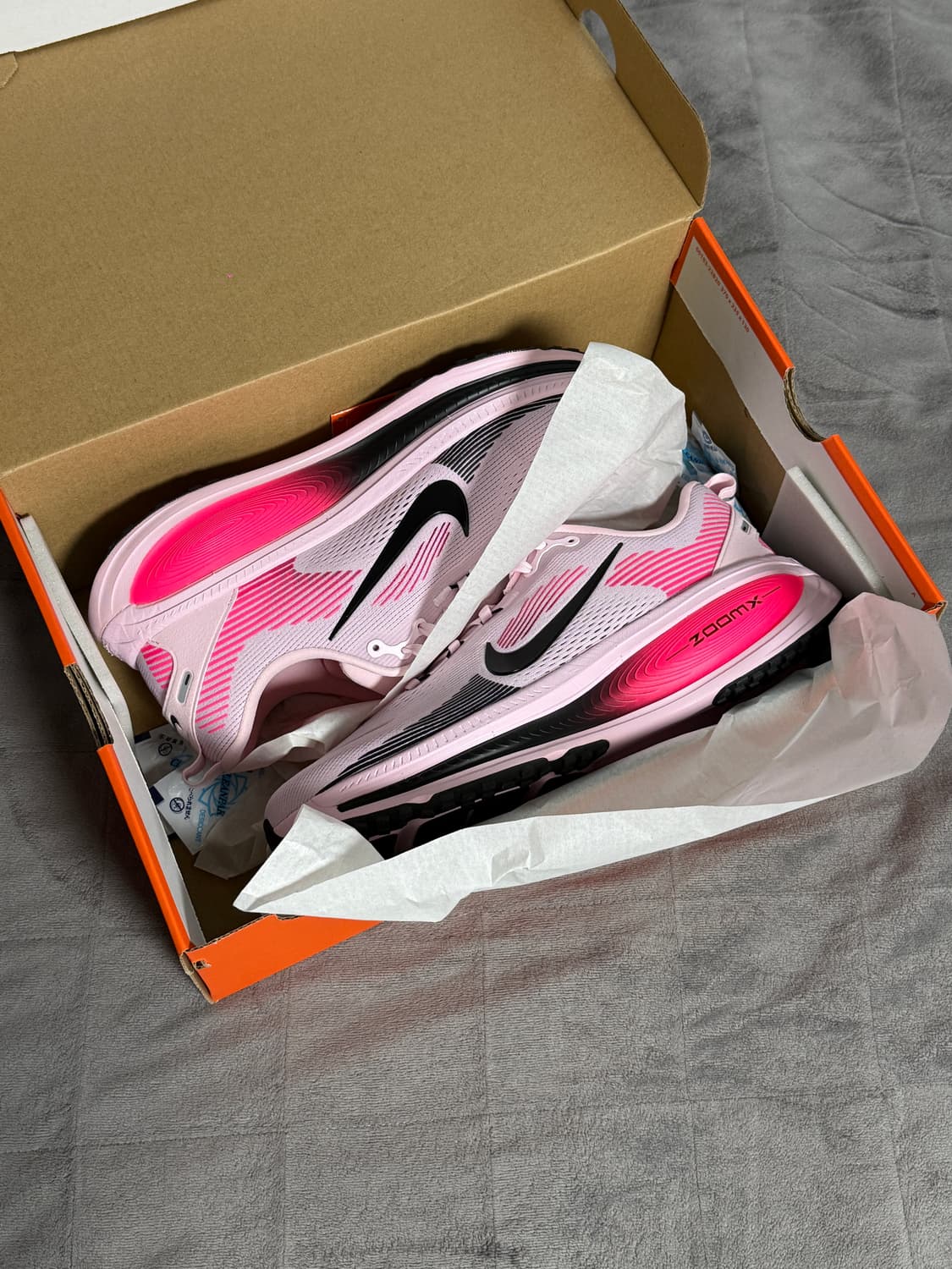 나이키 보메로 18 하이퍼핑크(새상품) 상품이미지1