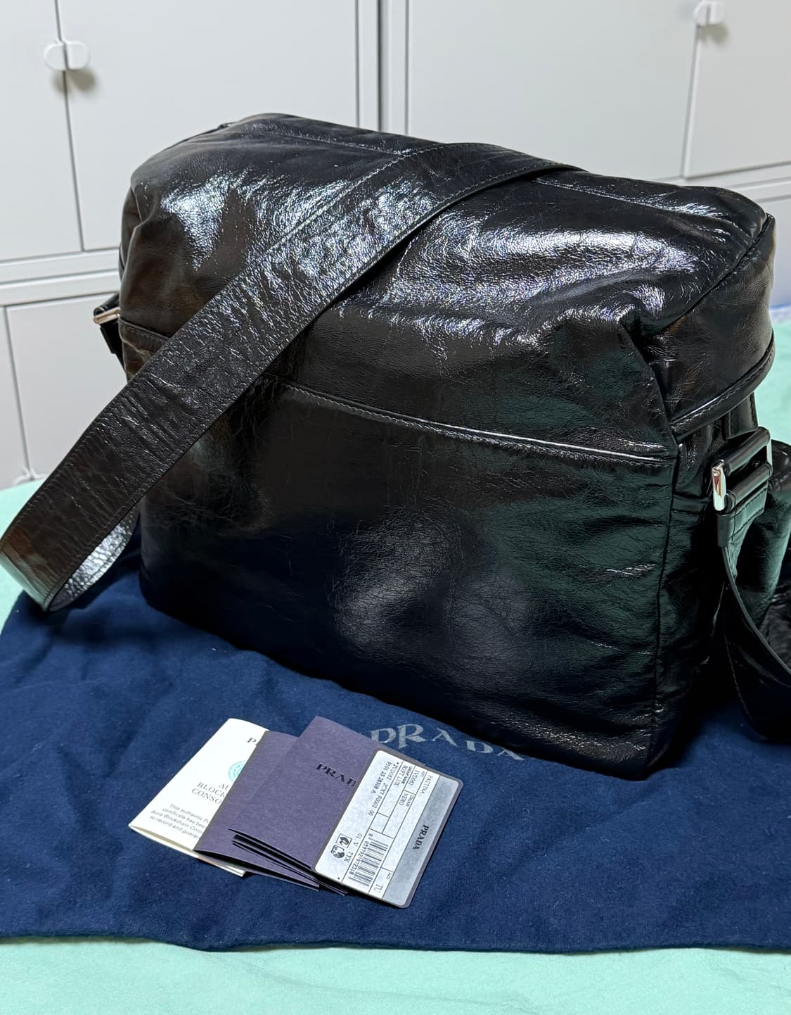 프라다 남성 가죽 크로스백 숄더백 블랙 팝니다 상품이미지3