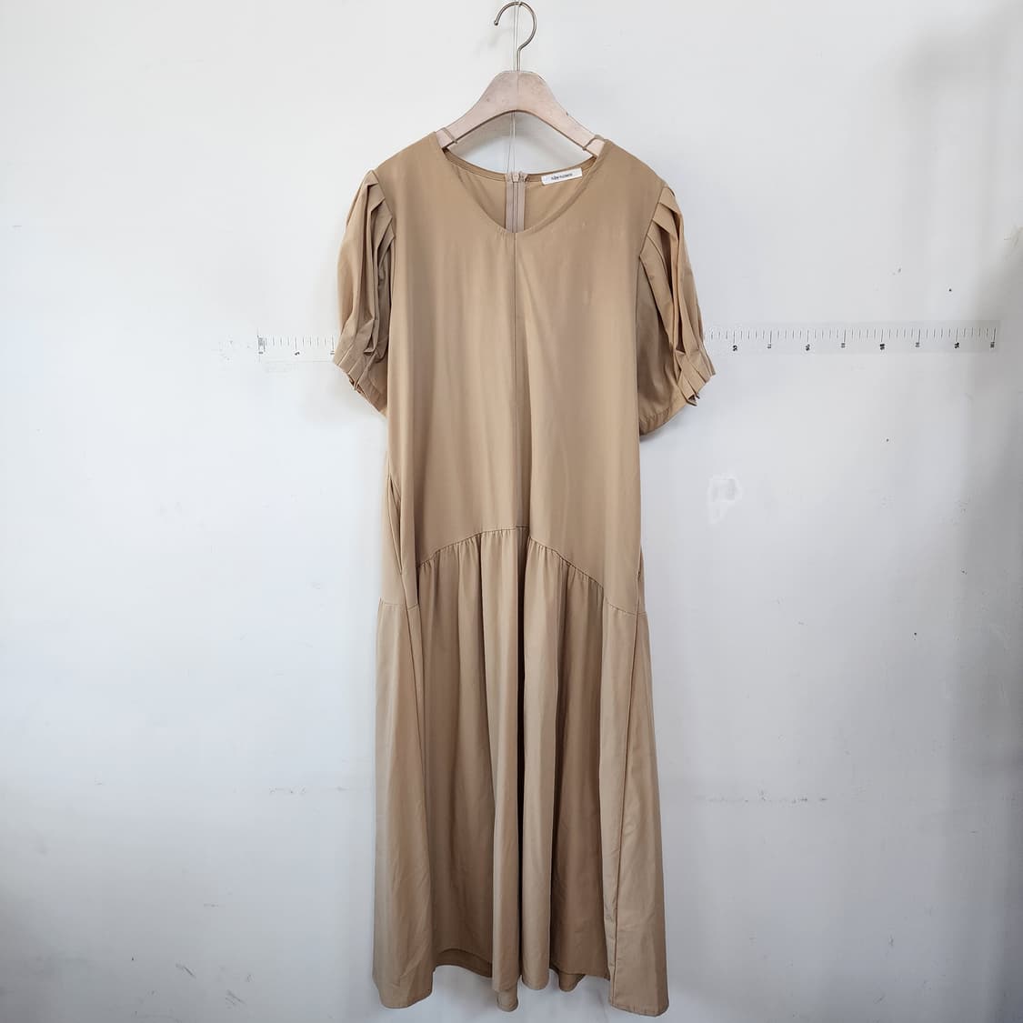  nbyncoco 베이지 반팔 셔링 원피스 상품이미지1