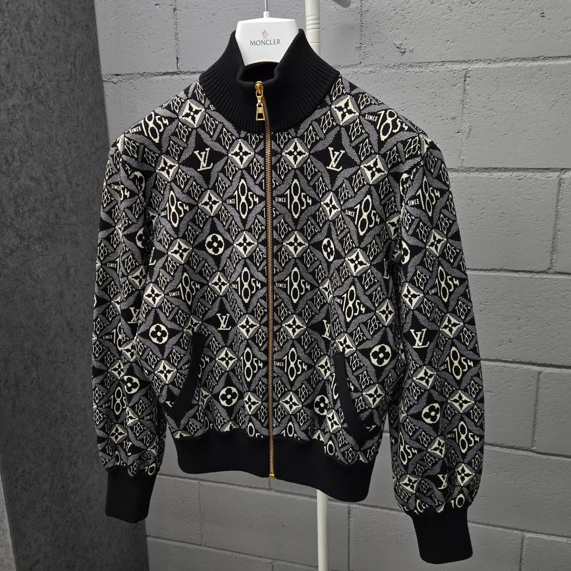 백화점판 / 루이비통 LV 1854 모노그램 금장 니트 집업 M 상품이미지1