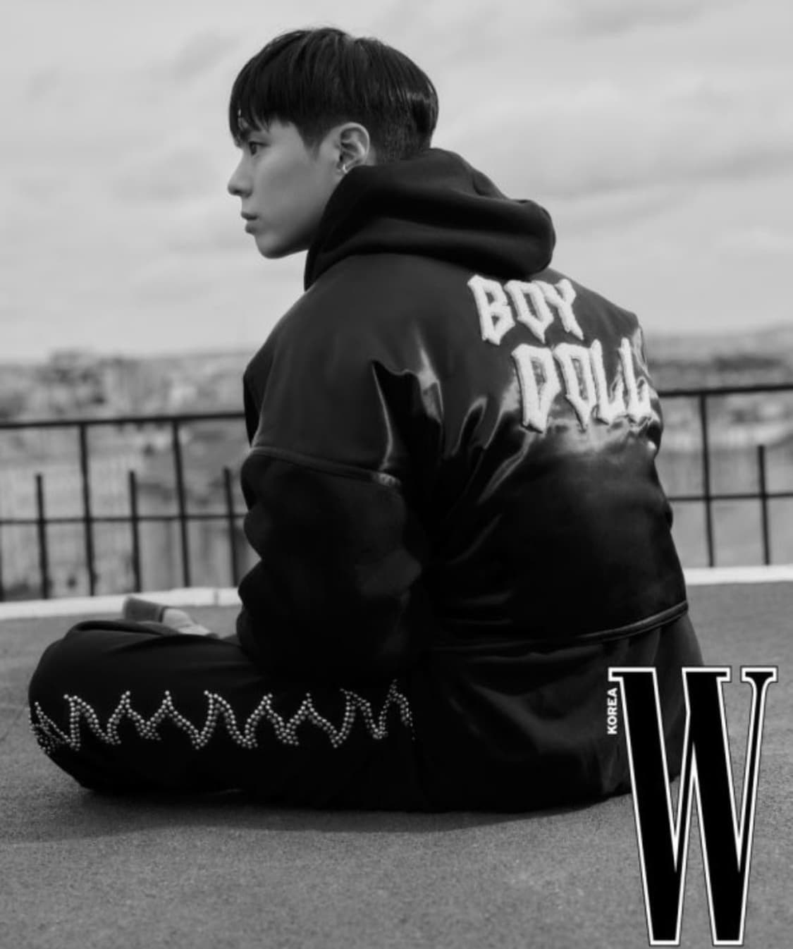 [박보검님 착용] 셀린느 22AW 보이돌 새틴 봄버 자켓 상품이미지2