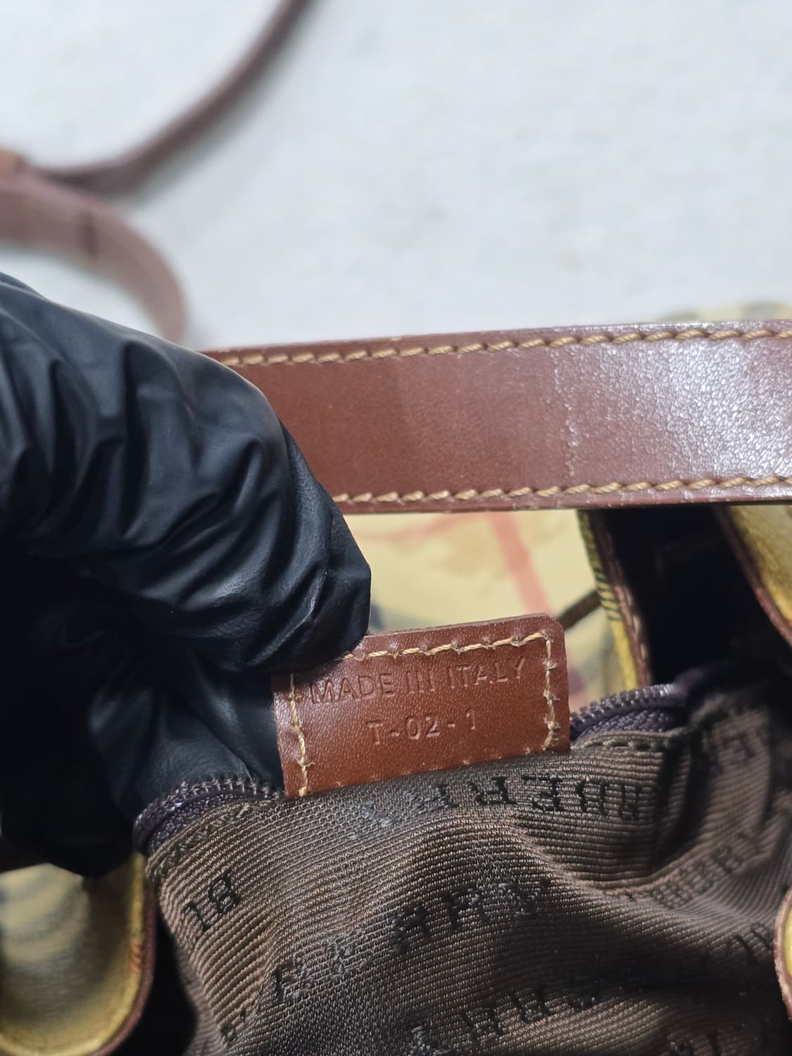 Burberry 버버리 정품 클래식 버킷백 상품이미지8