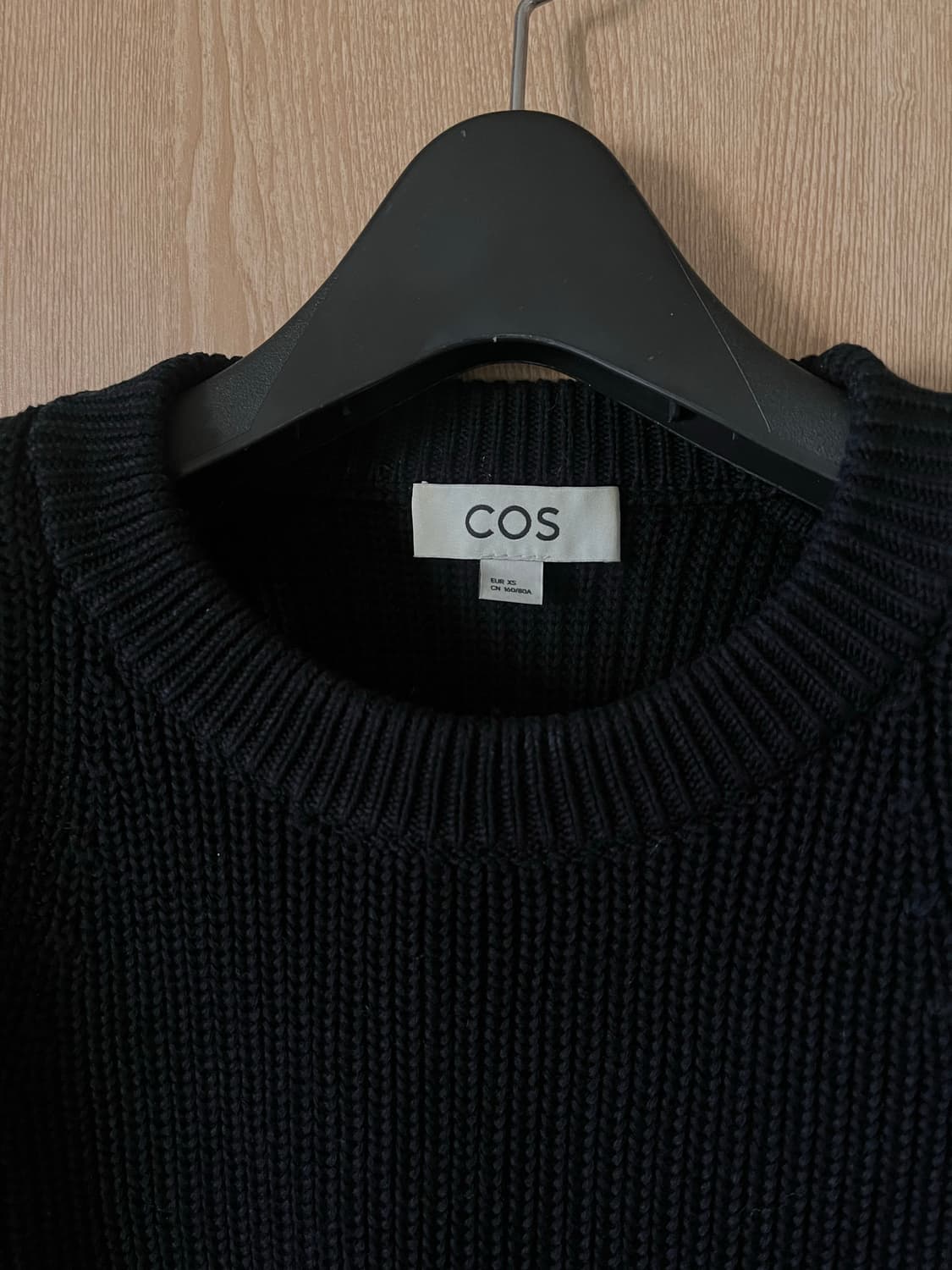 COS 니티드 컷아웃 니트 블랙 xs 상품이미지5